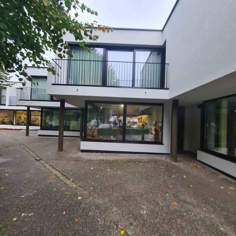 ramen of deuren in pvc, hout of aluminium